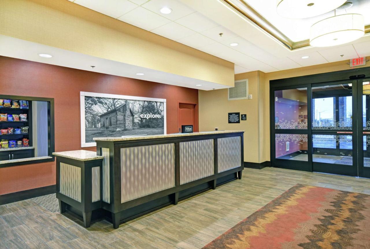 Hampton Inn & Suites Milwaukee/Franklin Франклин Экстерьер фото