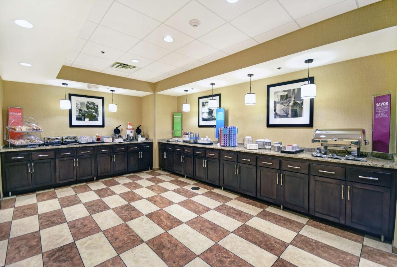 Hampton Inn & Suites Milwaukee/Franklin Франклин Экстерьер фото