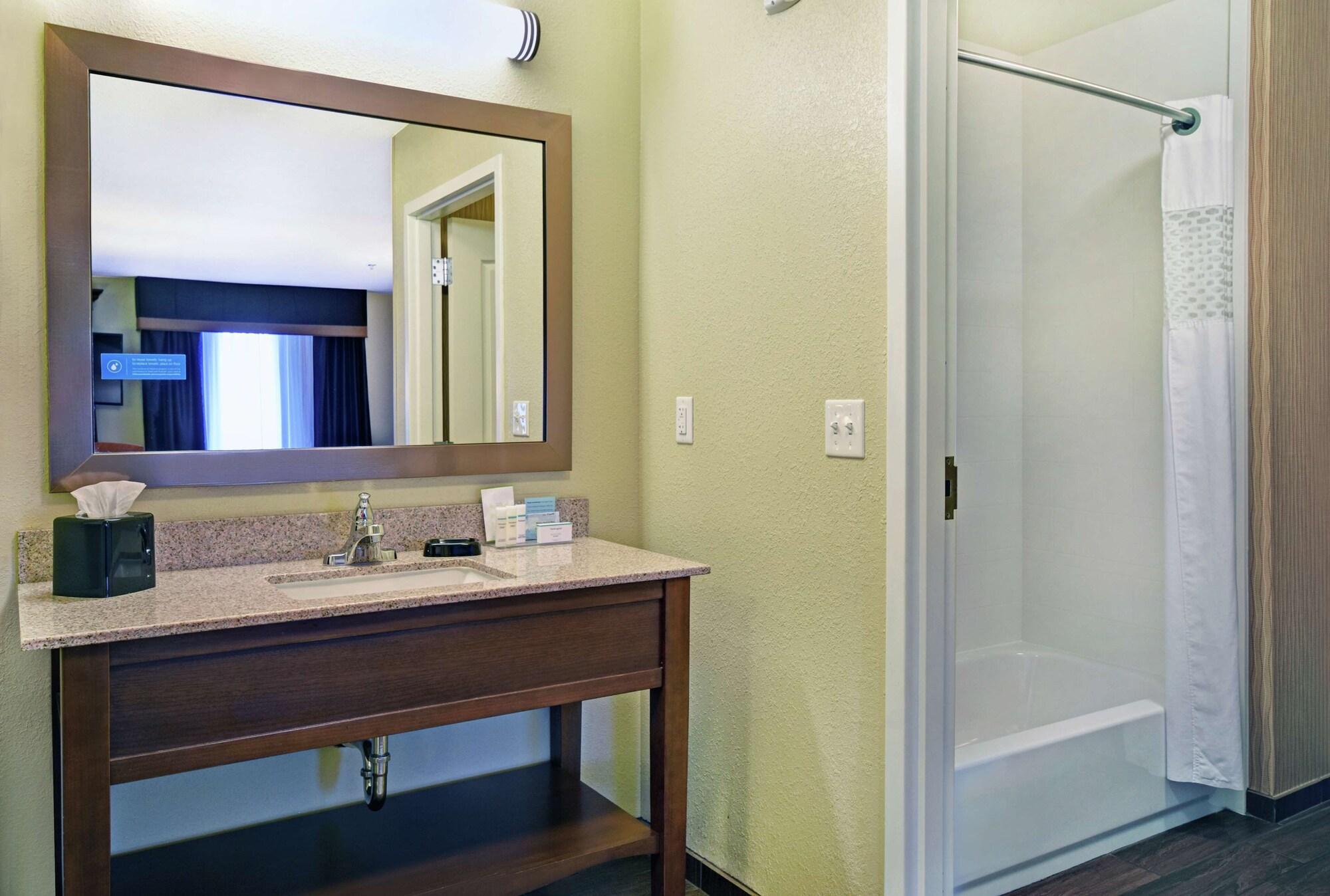 Hampton Inn & Suites Milwaukee/Franklin Франклин Экстерьер фото