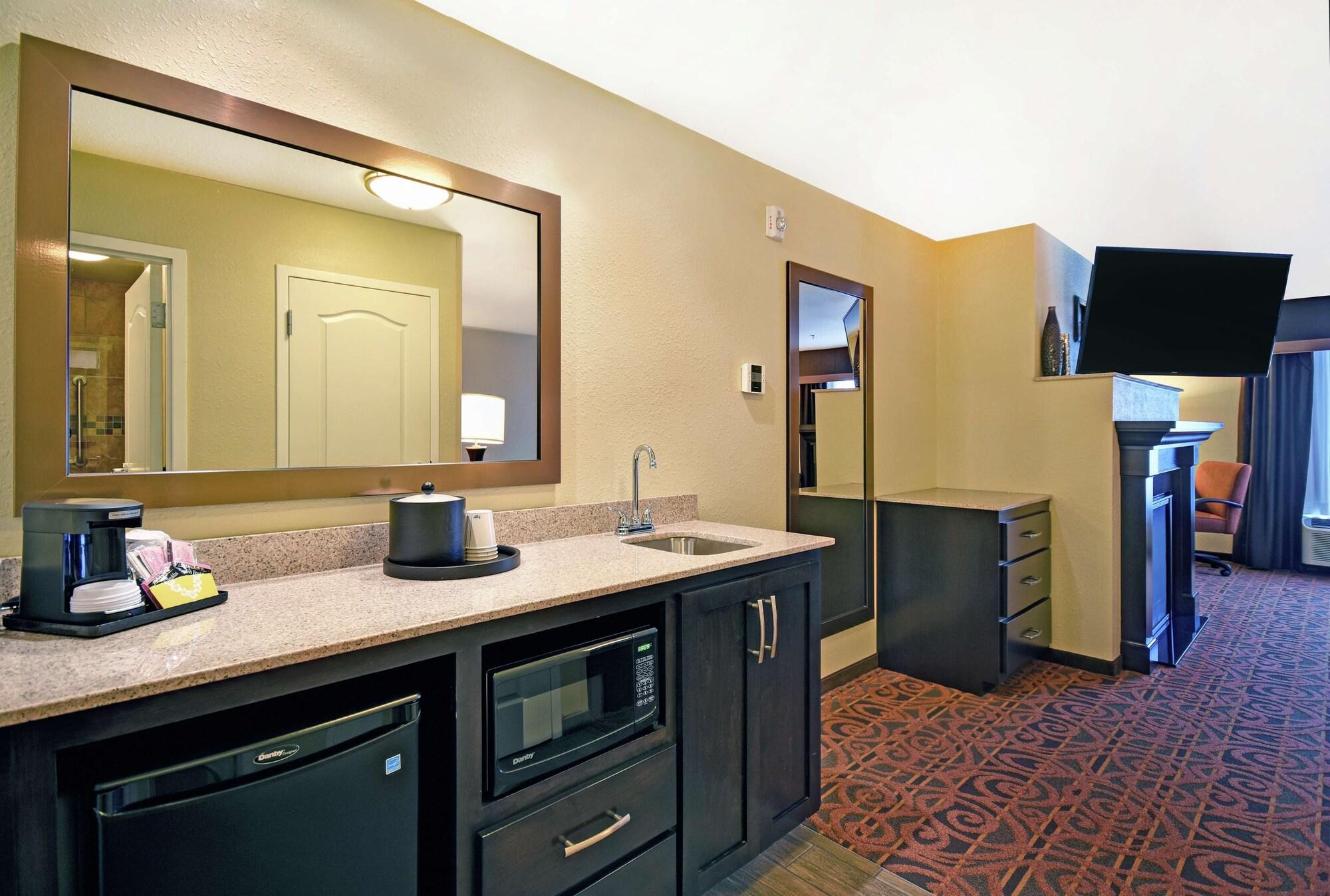 Hampton Inn & Suites Milwaukee/Franklin Франклин Экстерьер фото