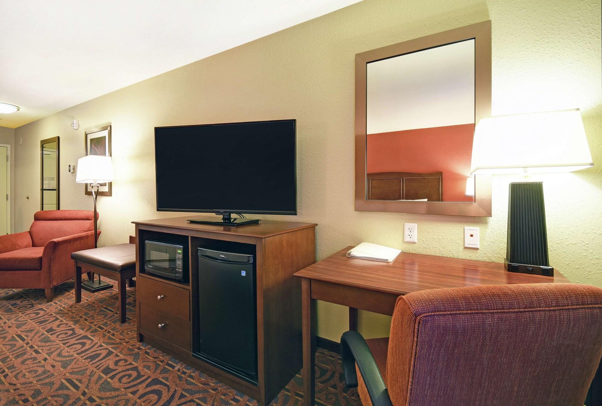 Hampton Inn & Suites Milwaukee/Franklin Франклин Экстерьер фото